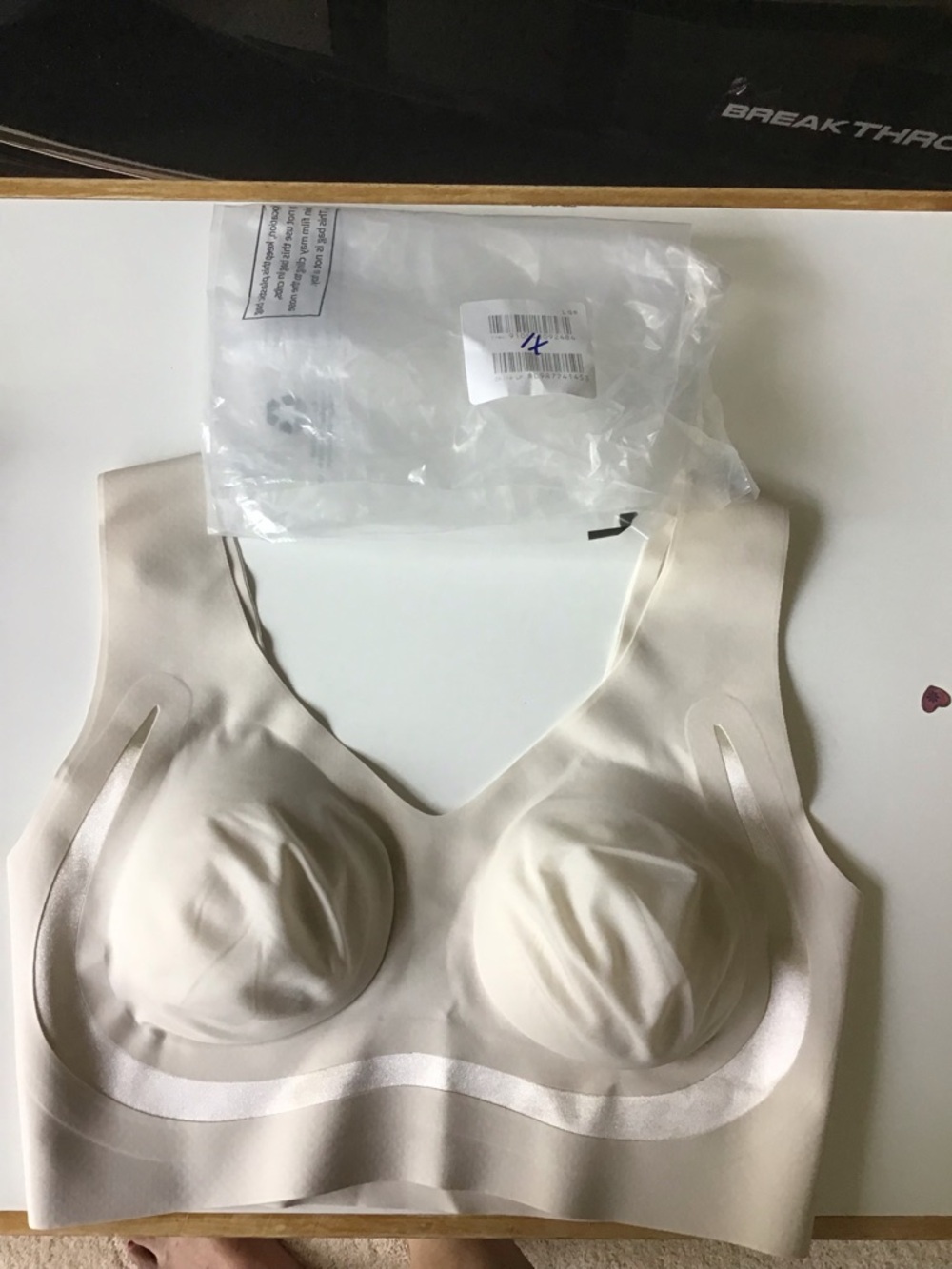 NWT Rhonda Shear 1X  Beautiful Soft Seamless Removable Pads Comfort Bra - Cream